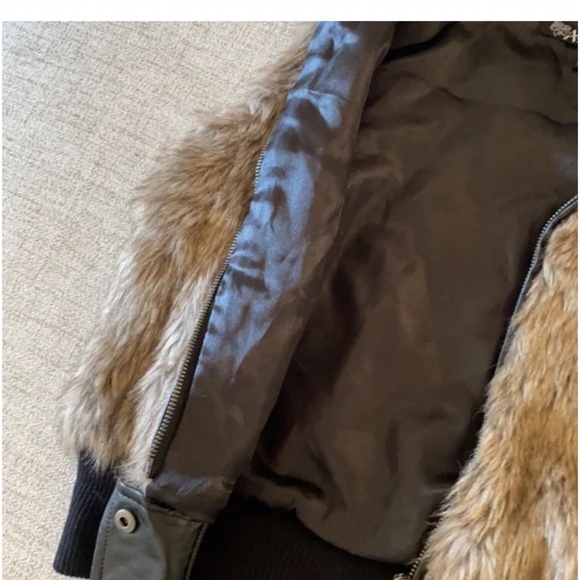 🪞 NEW mocha knit trim faux fur stand collar oversized zip up front vest nude - Picture 5 of 7